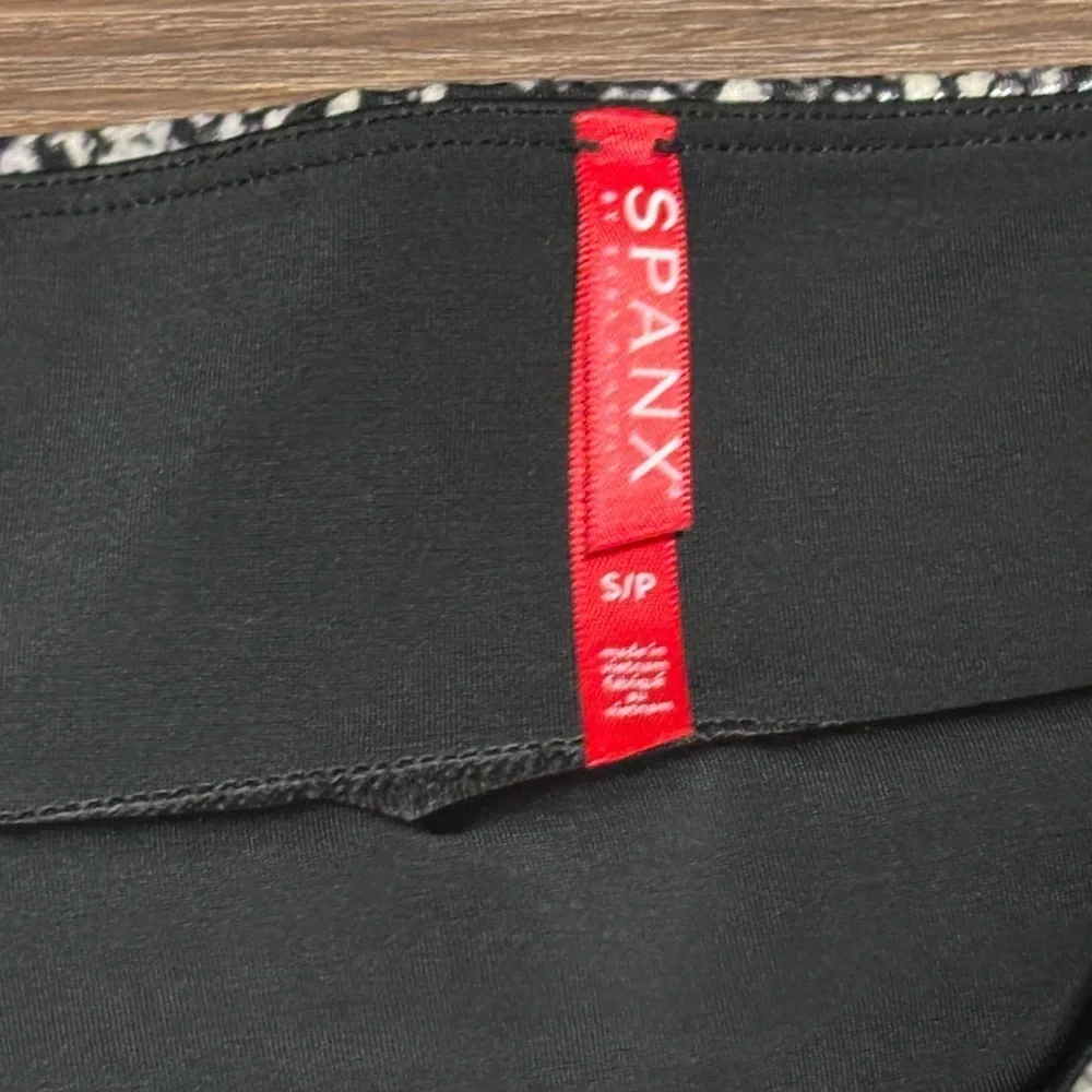 SPANX Faux Leather Snake Leggings S Small High Rise NWT Sculpt - Picture 2 of 9